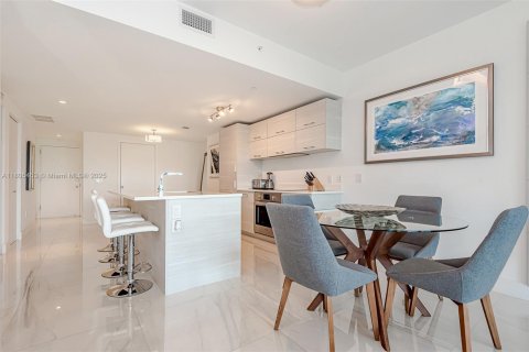 Condo in Miami, Florida, 2 bedrooms  № 1888796 - photo 6