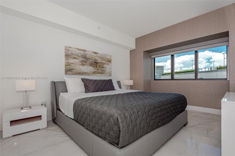 Condo in Miami, Florida, 2 bedrooms  № 1888796 - photo 21