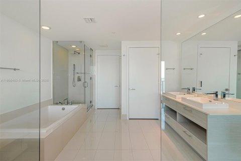 Condo in Miami, Florida, 2 bedrooms  № 1888796 - photo 18