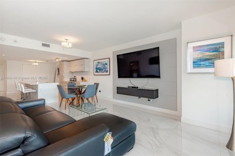 Condo in Miami, Florida, 2 bedrooms  № 1888796 - photo 5