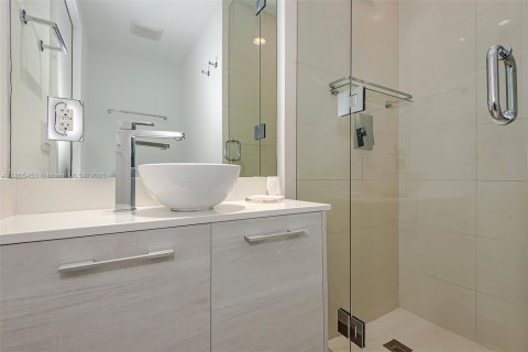 Condo in Miami, Florida, 2 bedrooms  № 1888796 - photo 12