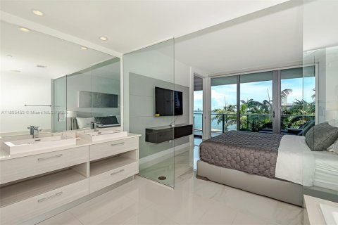 Condo in Miami, Florida, 2 bedrooms  № 1888796 - photo 19