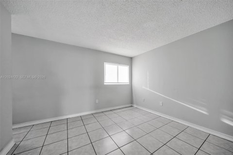 Copropriété à louer à Miami Beach, Floride: 1 chambre, 92.9 m2 № 2085915 - photo 11