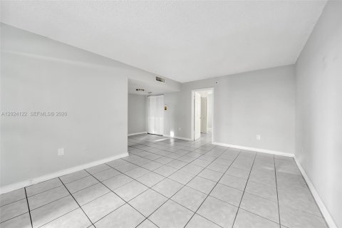 Copropriété à louer à Miami Beach, Floride: 1 chambre, 92.9 m2 № 2085915 - photo 2