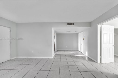 Copropriété à louer à Miami Beach, Floride: 1 chambre, 92.9 m2 № 2085915 - photo 5