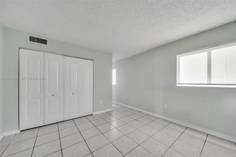 Copropriété à louer à Miami Beach, Floride: 1 chambre, 92.9 m2 № 2085915 - photo 18