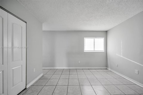 Copropriété à louer à Miami Beach, Floride: 1 chambre, 92.9 m2 № 2085915 - photo 4