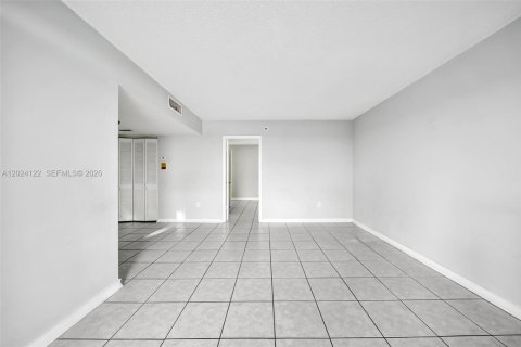 Copropriété à louer à Miami Beach, Floride: 1 chambre, 92.9 m2 № 2085915 - photo 15
