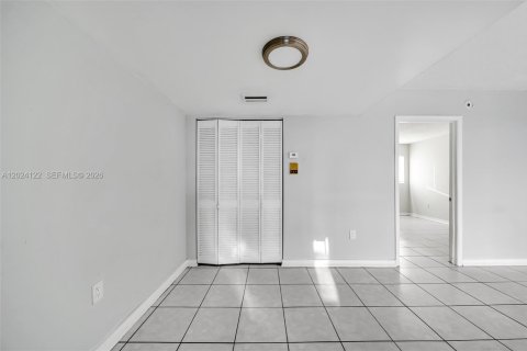 Copropriété à louer à Miami Beach, Floride: 1 chambre, 92.9 m2 № 2085915 - photo 9