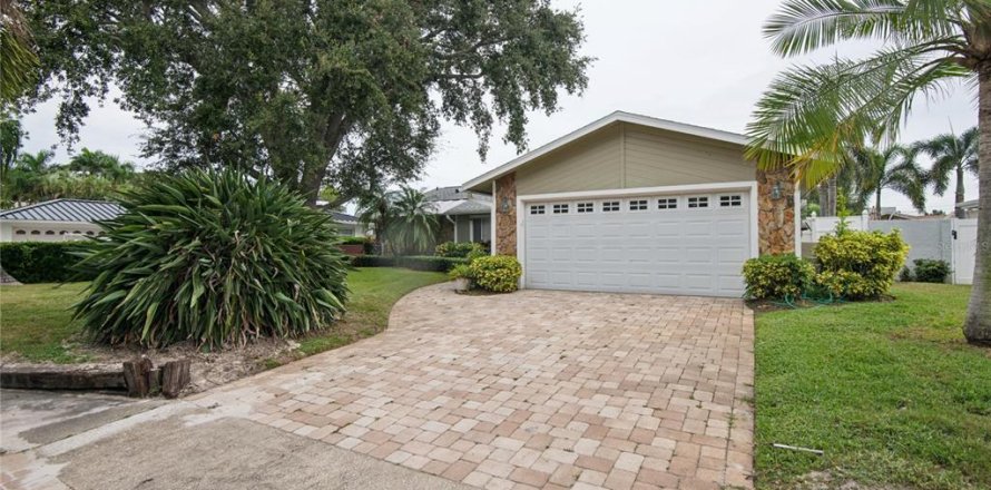 Villa ou maison à Seminole, Floride 3 chambres, 159.88 m2 № 2409921