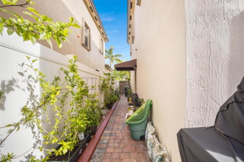 Casa en venta en Homestead, Florida, 4 dormitorios, 271.74 m2 № 2060625 - foto 20