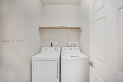 Casa en venta en Homestead, Florida, 4 dormitorios, 271.74 m2 № 2060625 - foto 13