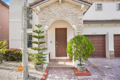 Casa en venta en Homestead, Florida, 4 dormitorios, 271.74 m2 № 2060625 - foto 2