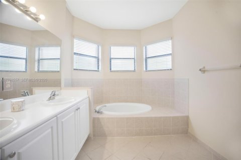 Casa en venta en Homestead, Florida, 4 dormitorios, 271.74 m2 № 2060625 - foto 16