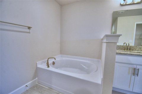 House in Auburndale, Florida 4 bedrooms, 204.38 sq.m. № 1447541 - photo 16