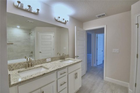 House in Auburndale, Florida 4 bedrooms, 204.38 sq.m. № 1447541 - photo 24