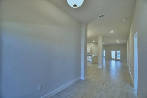 House in Auburndale, Florida 4 bedrooms, 204.38 sq.m. № 1447541 - photo 3