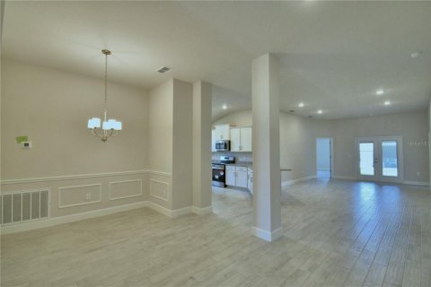 House in Auburndale, Florida 4 bedrooms, 204.38 sq.m. № 1447541 - photo 4