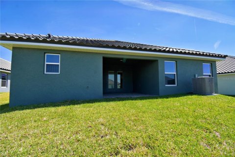 House in Auburndale, Florida 4 bedrooms, 204.38 sq.m. № 1447541 - photo 27