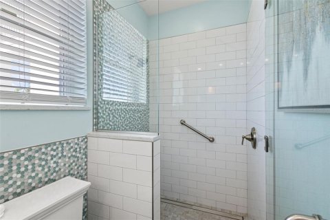 House in Clearwater, Florida 5 bedrooms, 465.07 sq.m. № 1784626 - photo 29
