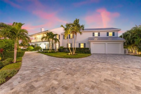 House in Clearwater, Florida 5 bedrooms, 465.07 sq.m. № 1784626 - photo 1