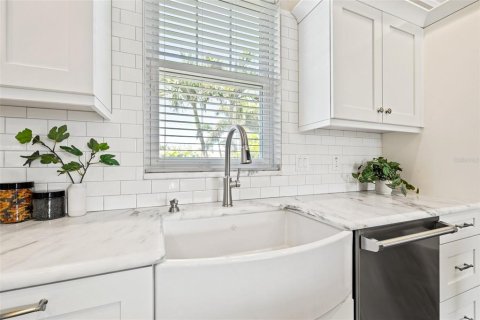 House in Clearwater, Florida 5 bedrooms, 465.07 sq.m. № 1784626 - photo 11