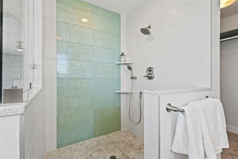 House in Clearwater, Florida 5 bedrooms, 465.07 sq.m. № 1784626 - photo 18