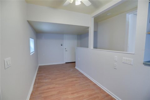 Villa ou maison à louer à Orlando, Floride: 2 chambres, 114.36 m2 № 2437365 - photo 16