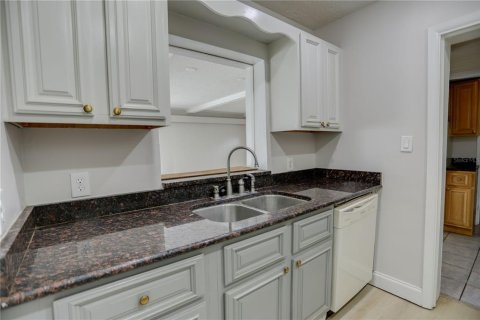 Villa ou maison à louer à Orlando, Floride: 2 chambres, 114.36 m2 № 2437365 - photo 4