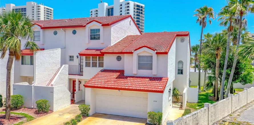 Townhouse in Daytona Beach, Florida 3 bedrooms, 162.95 sq.m. № 1651070