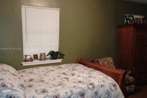 House in Miami, Florida 3 bedrooms, 132.85 sq.m. № 2022621 - photo 23