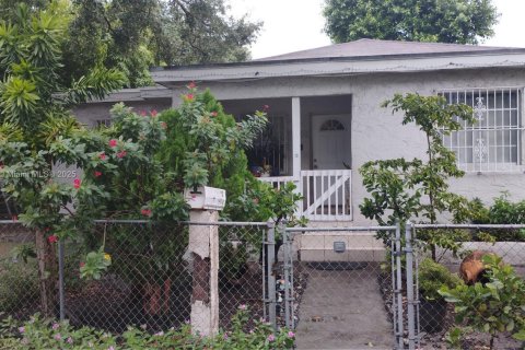 House in Miami, Florida 3 bedrooms, 132.85 sq.m. № 2022621