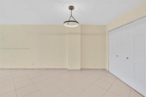 Condo in Miami Beach, Florida, 1 bedroom  № 1938214 - photo 6