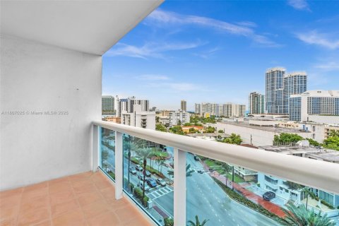 Condominio en venta en Miami Beach, Florida, 1 dormitorio, 84.54 m2 № 1938214 - foto 22