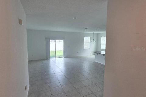 House in Poinciana, Florida 4 bedrooms, 166.57 sq.m. № 2394153 - photo 8