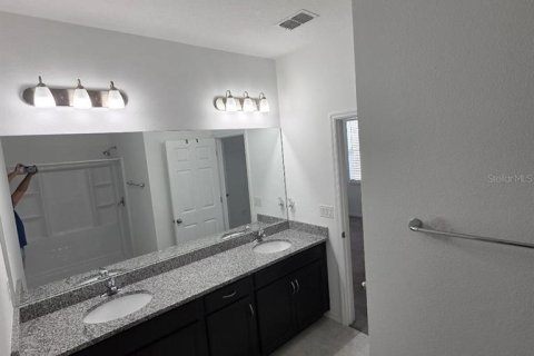 House in Poinciana, Florida 4 bedrooms, 166.57 sq.m. № 2394153 - photo 20