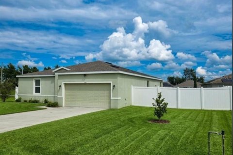 House in Poinciana, Florida 4 bedrooms, 166.57 sq.m. № 2394153 - photo 2