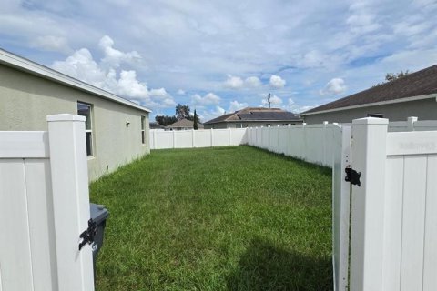 House in Poinciana, Florida 4 bedrooms, 166.57 sq.m. № 2394153 - photo 4
