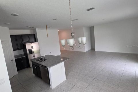 House in Poinciana, Florida 4 bedrooms, 166.57 sq.m. № 2394153 - photo 13