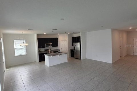 House in Poinciana, Florida 4 bedrooms, 166.57 sq.m. № 2394153 - photo 12