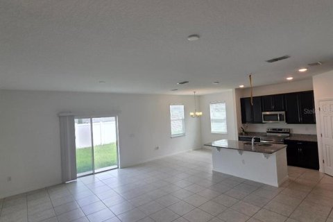 House in Poinciana, Florida 4 bedrooms, 166.57 sq.m. № 2394153 - photo 9