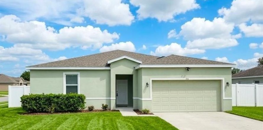 House in Poinciana, Florida 4 bedrooms, 166.57 sq.m. № 2394153