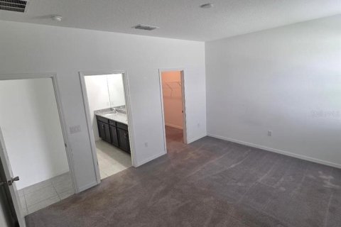 House in Poinciana, Florida 4 bedrooms, 166.57 sq.m. № 2394153 - photo 19