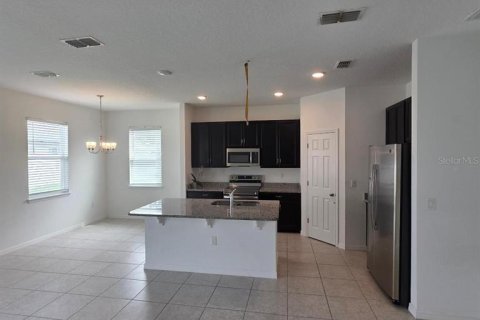 House in Poinciana, Florida 4 bedrooms, 166.57 sq.m. № 2394153 - photo 11