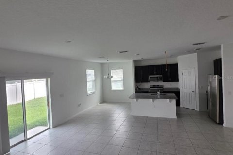 House in Poinciana, Florida 4 bedrooms, 166.57 sq.m. № 2394153 - photo 10