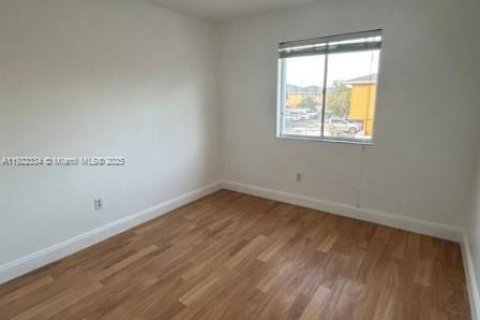 Снять в аренду таунхаус в Хомстед, Флорида 3 спальни, 108.42м2, № 1976277 - фото 14