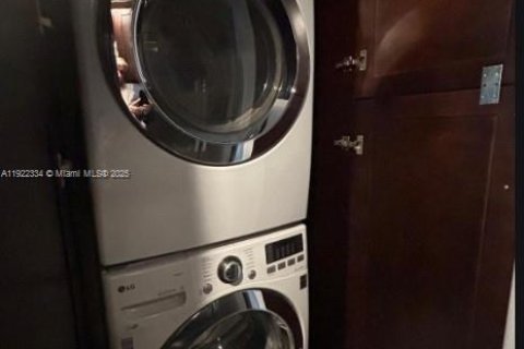 Снять в аренду таунхаус в Хомстед, Флорида 3 спальни, 108.42м2, № 1976277 - фото 13