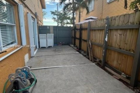 Снять в аренду таунхаус в Хомстед, Флорида 3 спальни, 108.42м2, № 1976277 - фото 22