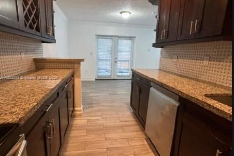 Снять в аренду таунхаус в Хомстед, Флорида 3 спальни, 108.42м2, № 1976277 - фото 9