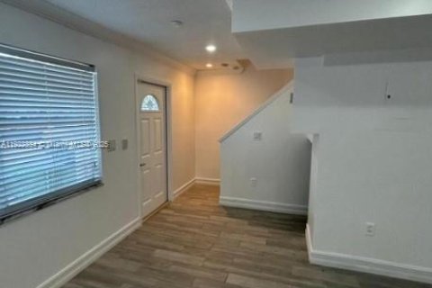 Снять в аренду таунхаус в Хомстед, Флорида 3 спальни, 108.42м2, № 1976277 - фото 12